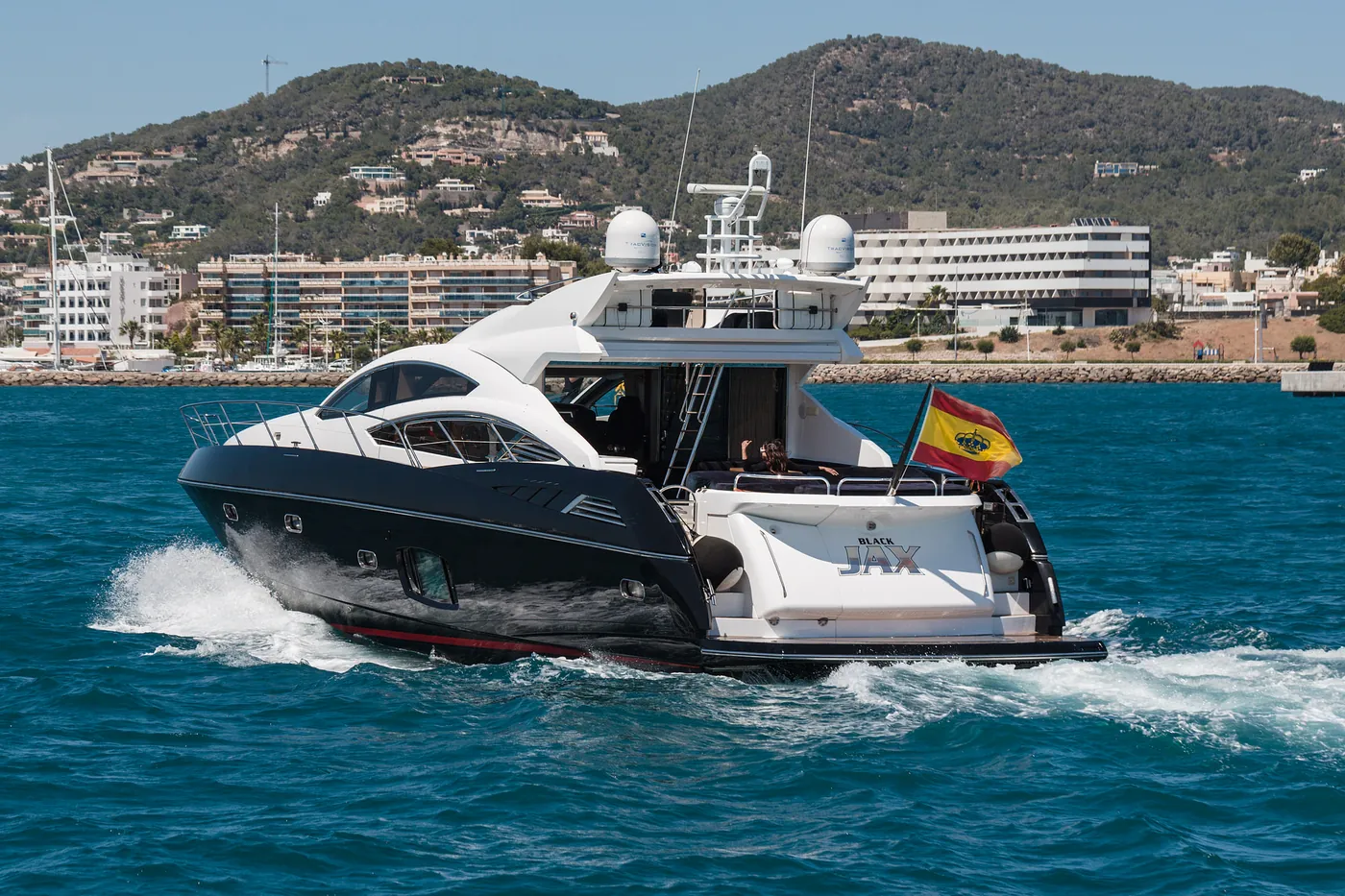 Sunseeker Predator 74 · Black Jax